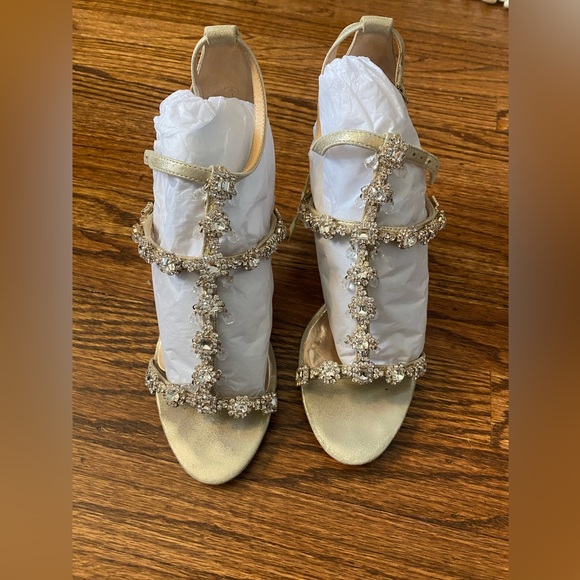 Badgley Mischka Size 8 Gold Jewel Strap Heels - Picture 4 of 9